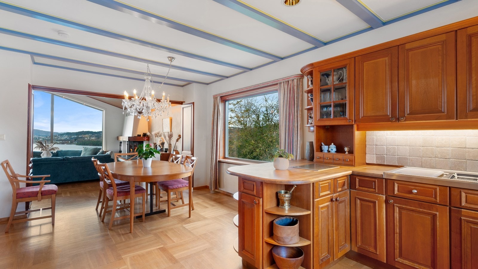 Strålende utsikt også fra kjøkkenet Galleribilde