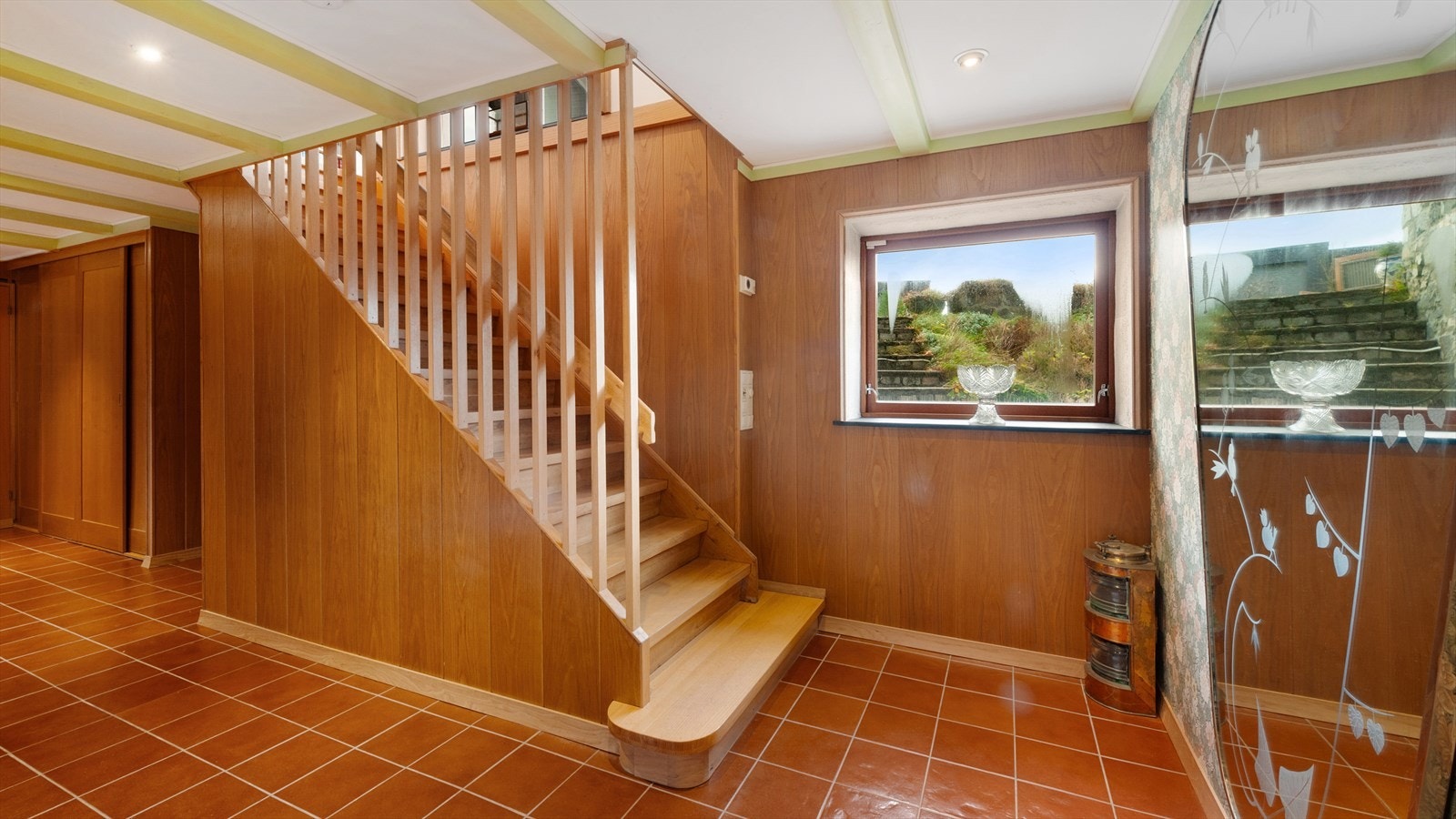 Romslig hall på 23 kvm. Galleribilde