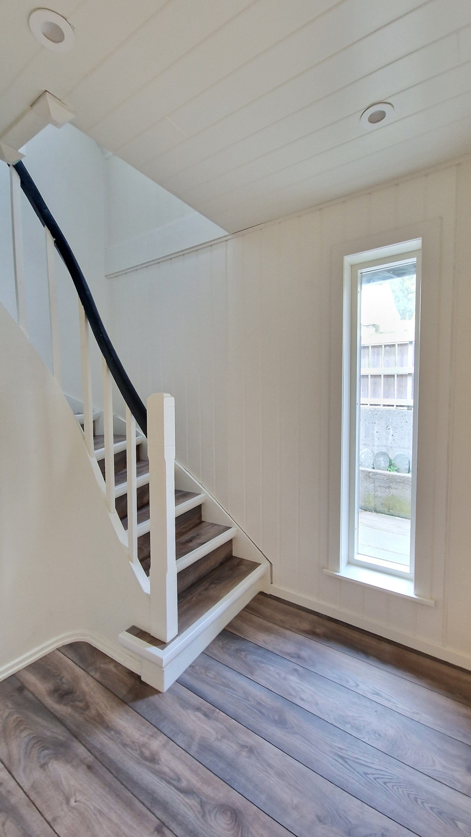 Hall/trapperom mellom hovedetasje/loft Galleribilde