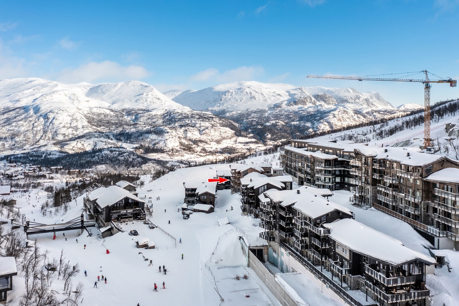 Fjellmegleren har gleden av å presentere en meget innbydende hjørneleilighet ved eventyrlige Skigaarden! Galleribilde