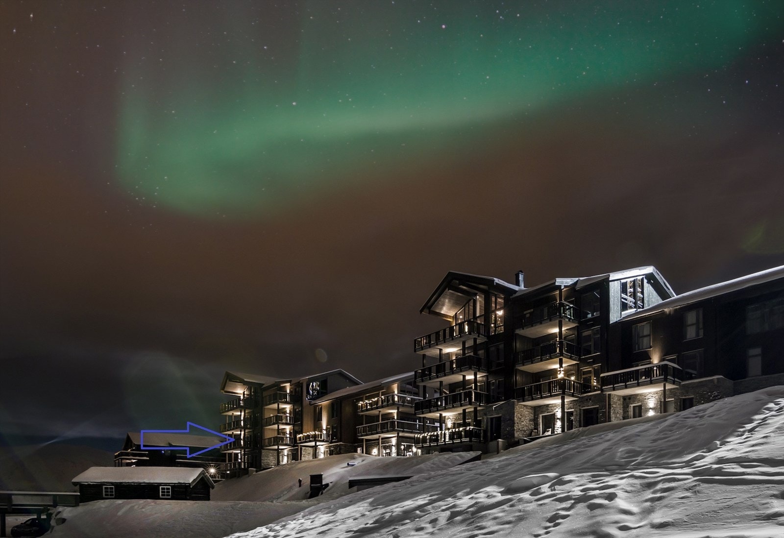 Hemsedal er ikke en hvilken som helst skidestinasjon. Her møter du en trivelig bygd med en velutbygd infrastruktur, der både fastboende og hyttefolket trives året rundt. Galleribilde