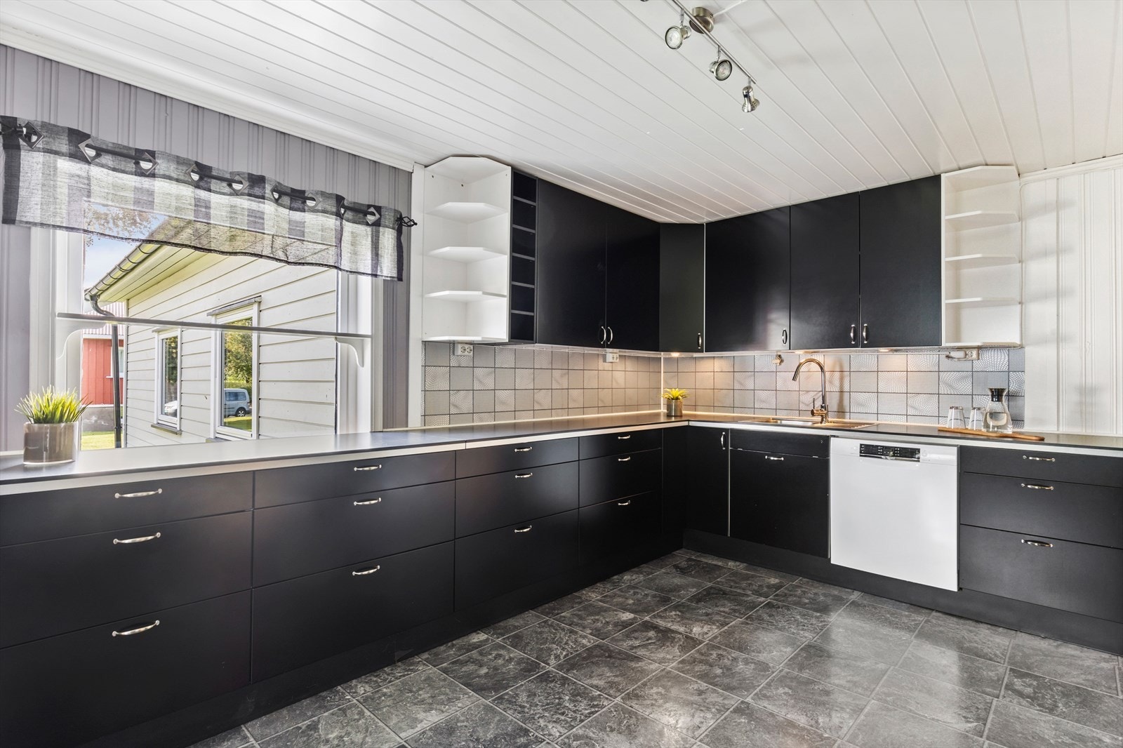 Her mangler du ikke plass på kjøkkenbenken Galleribilde