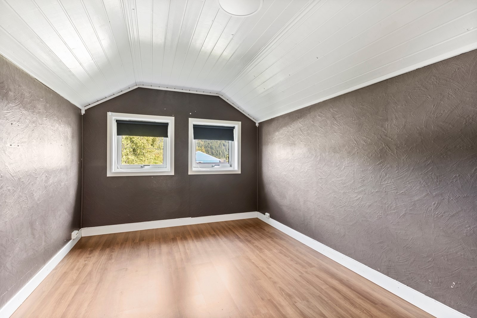 Rom 2 i lofstetasje Galleribilde