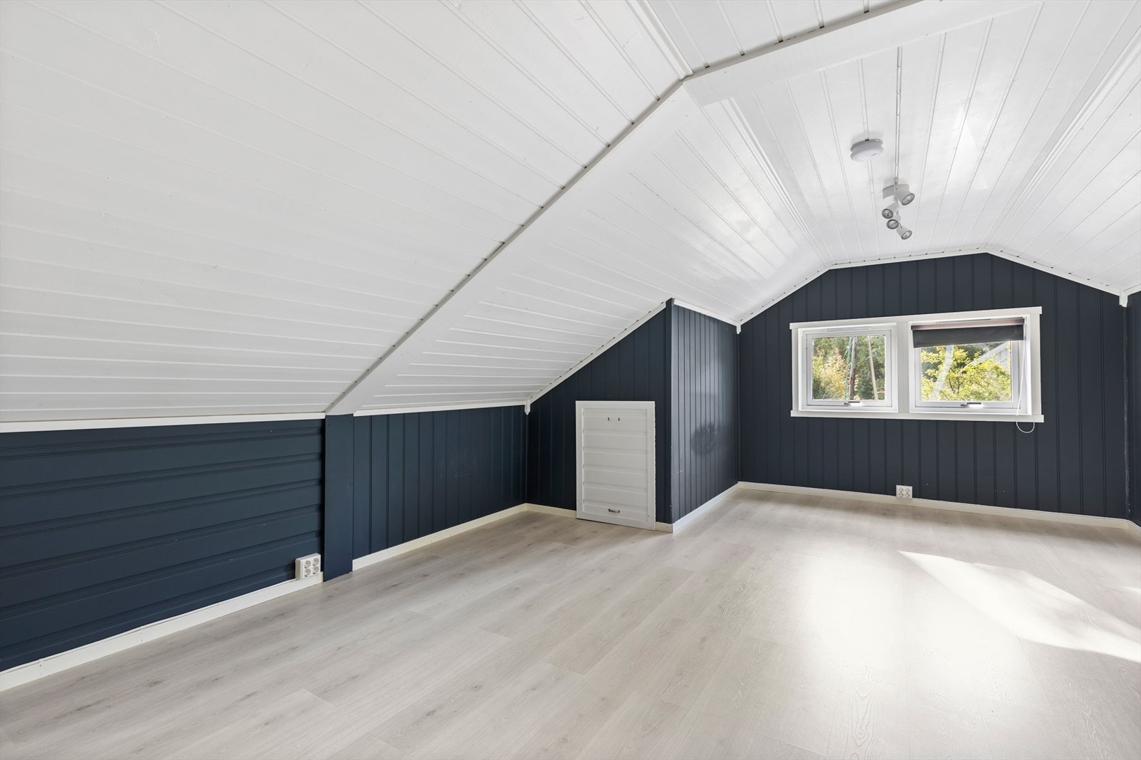 Rom 1 i lofsetasje Galleribilde