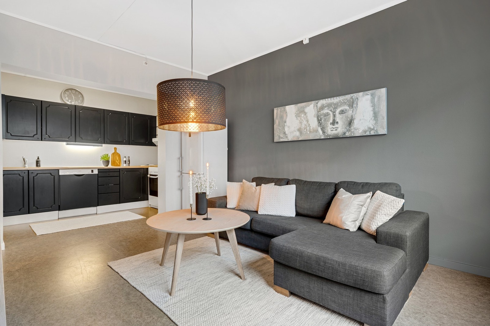 Åpen stue/kjøkken-løsning som gir flere møbleringsmuligheter. Galleribilde