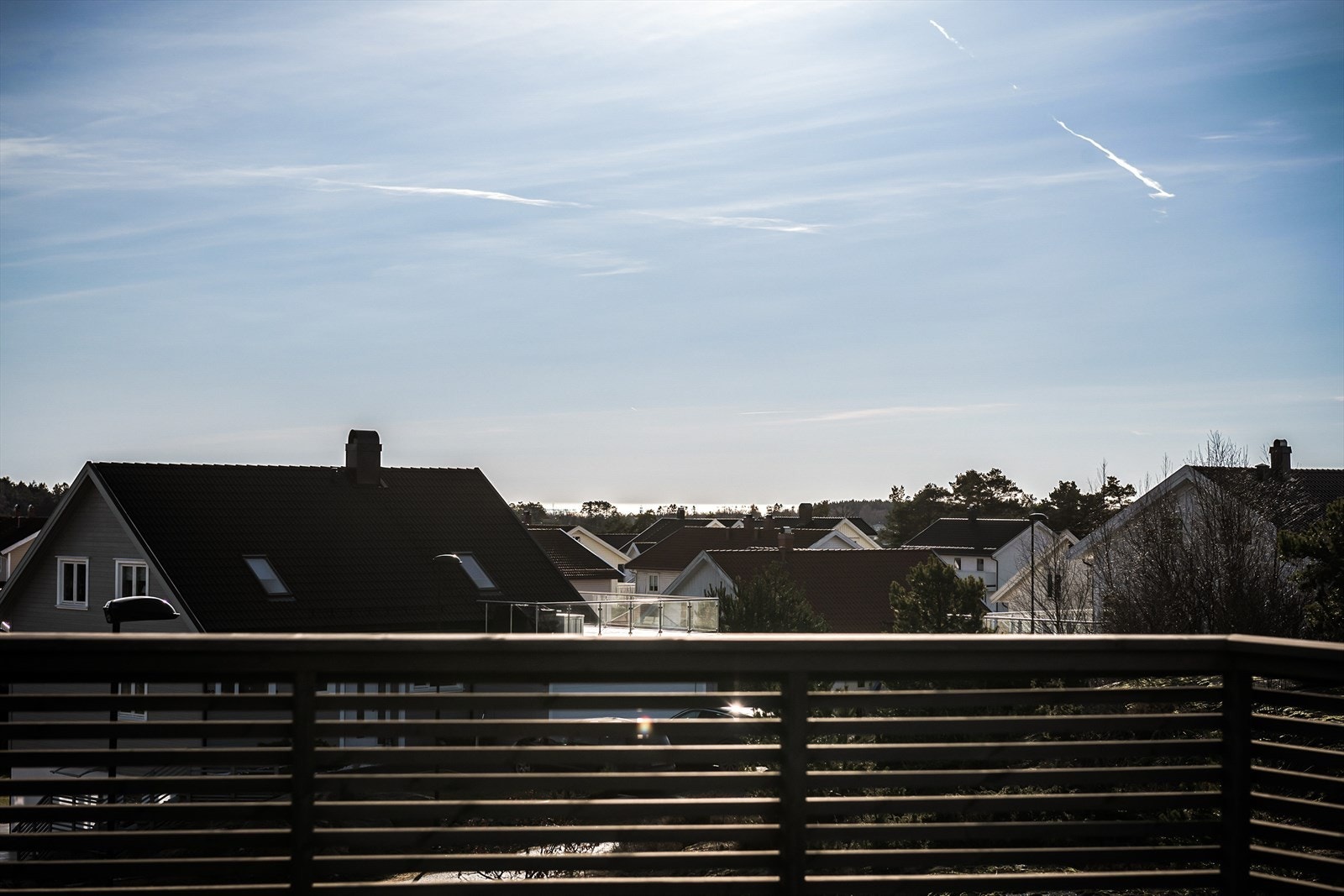 Nærområdet består for det meste av ene- og tomannsboliger - flere fine lekeplasser Galleribilde
