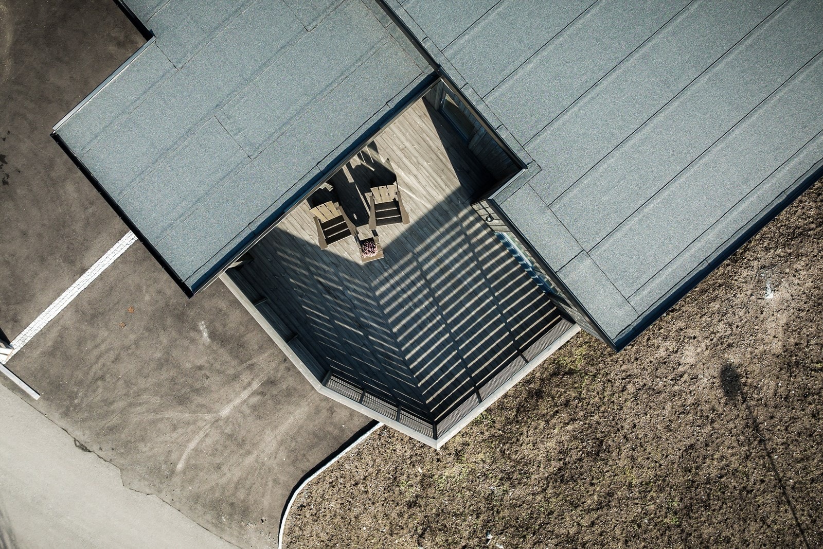 God plass til parkering i gårdsplassen Galleribilde