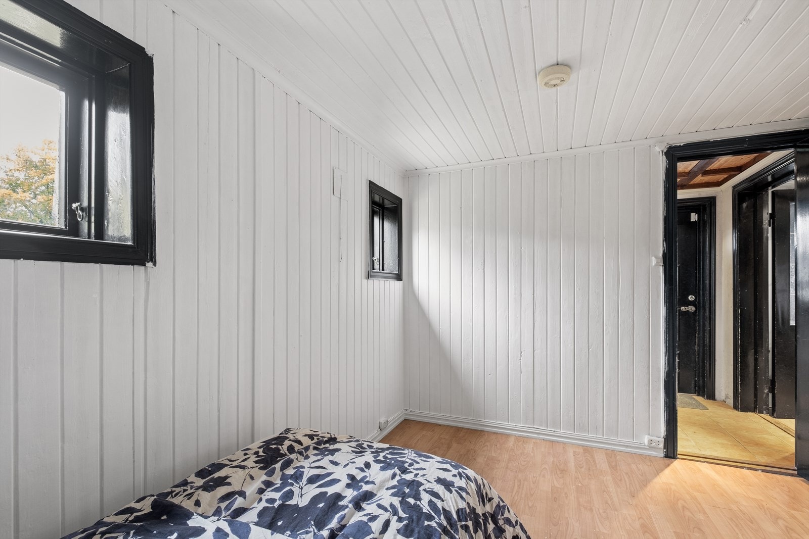 .. også dette rommet fra en annen vinkel ut mot hallen Galleribilde