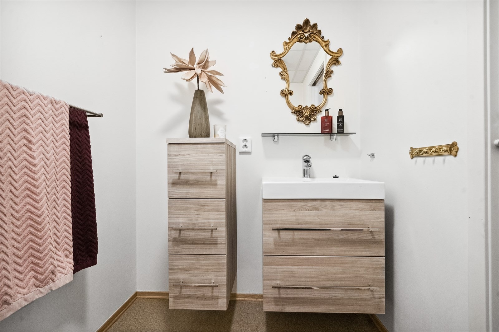 Soverom 3 har også eget toalettrom som er utstyrt med toalett og servant. Galleribilde