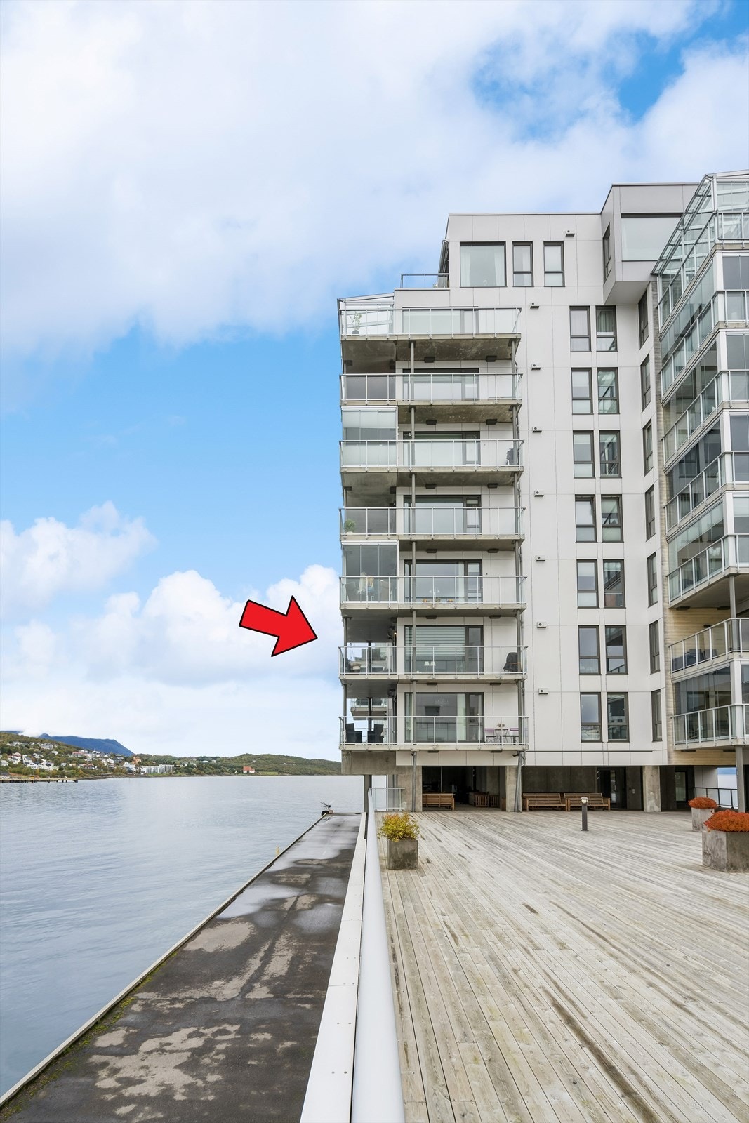 Eiendommen ligger i tredje etasje, noe som for mange er høyt nok. Galleribilde