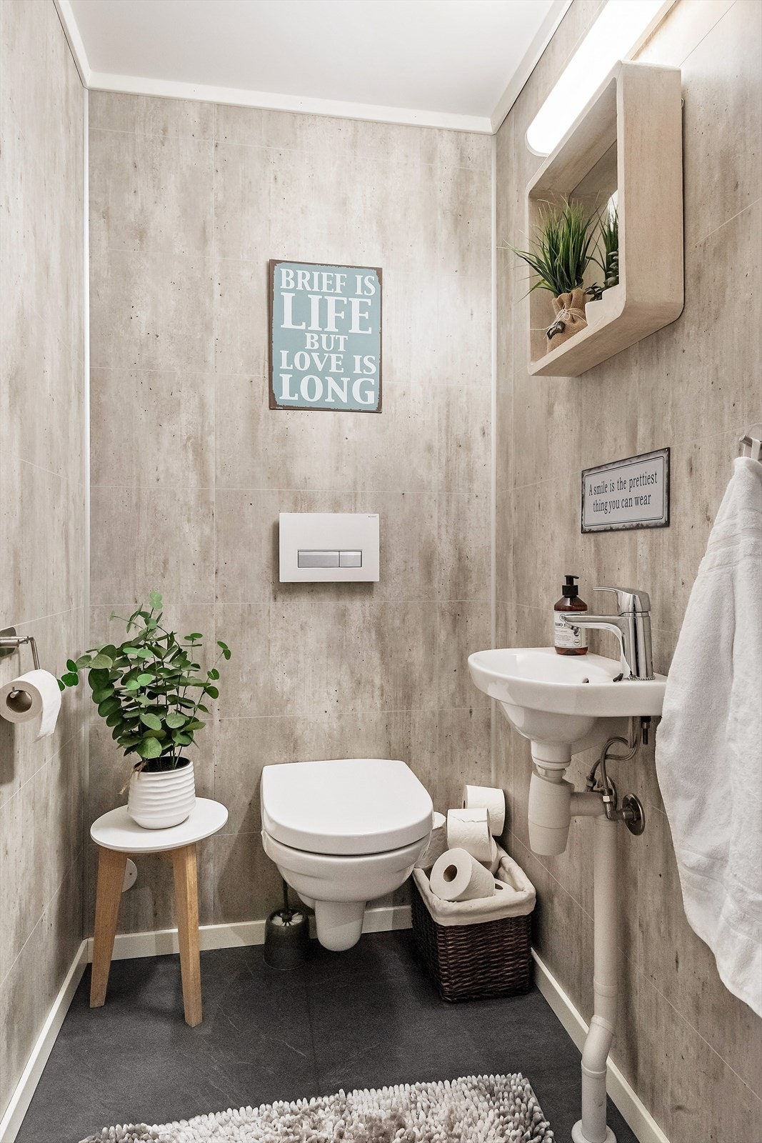I tillegg til badet er det et eget toalettrom. Galleribilde
