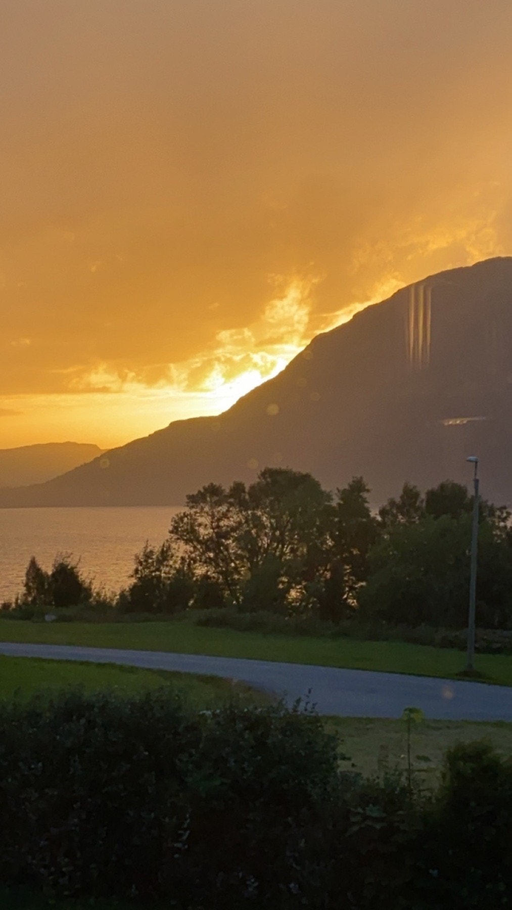 Solnedgang om høsten over Midsund Galleribilde