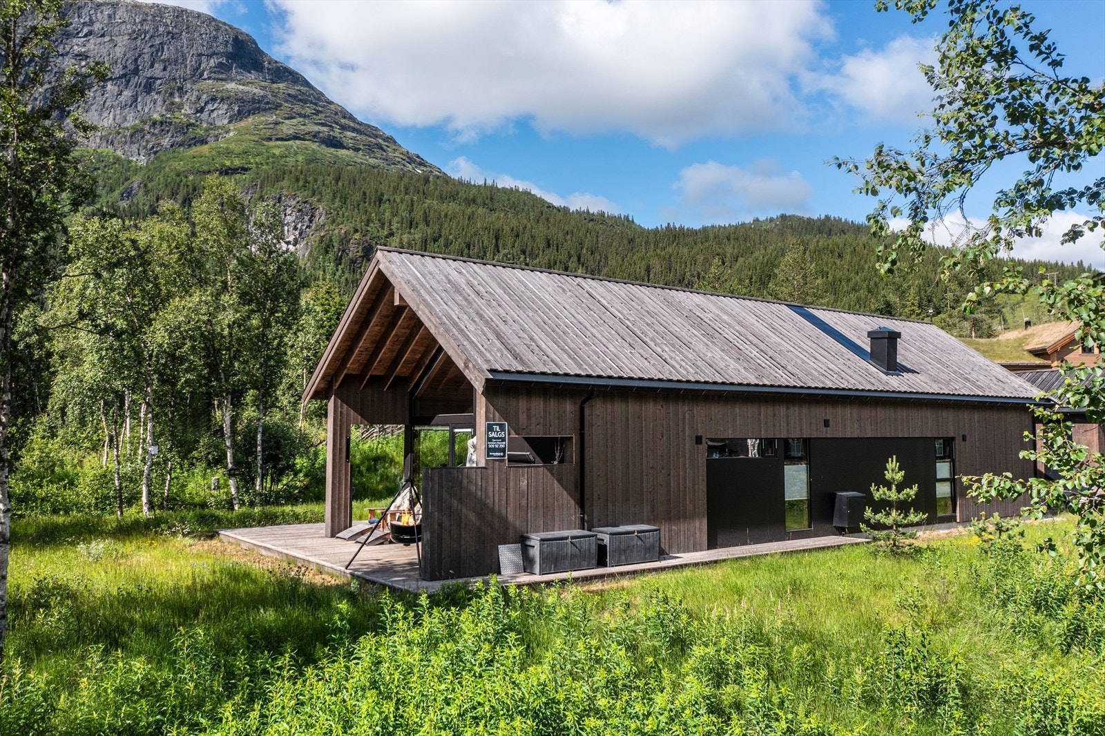 Forseggjort hytte med svært gode materialvalg oppført av anerkjente Sjemmedalhytta Galleribilde