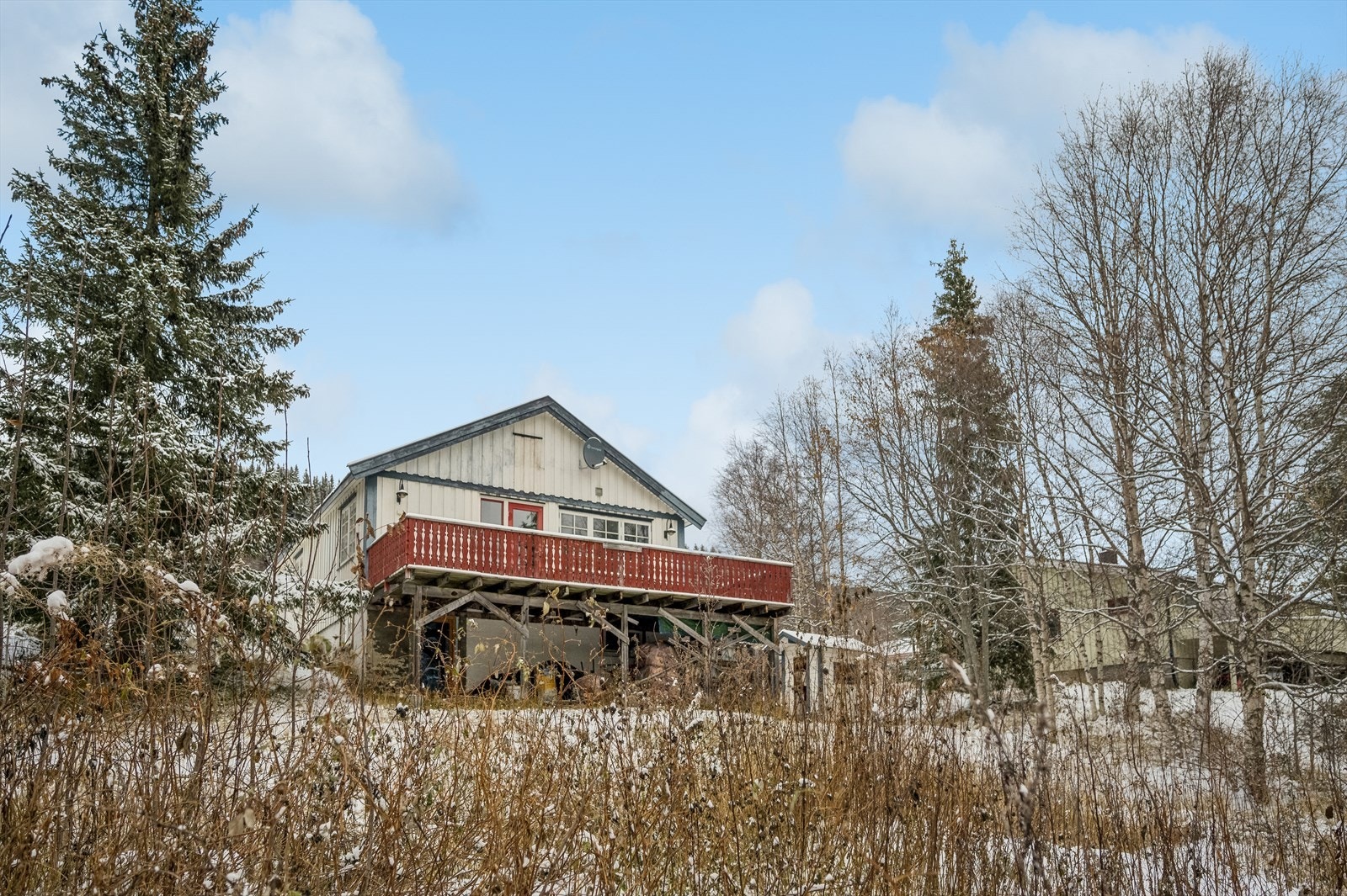 Fasade og hage. Galleribilde