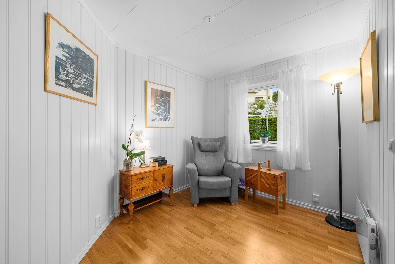 Mellom entré og stue er det en koselig krok som kan innredes etter eget behov og ønske. Opprinnelig soverom. Galleribilde