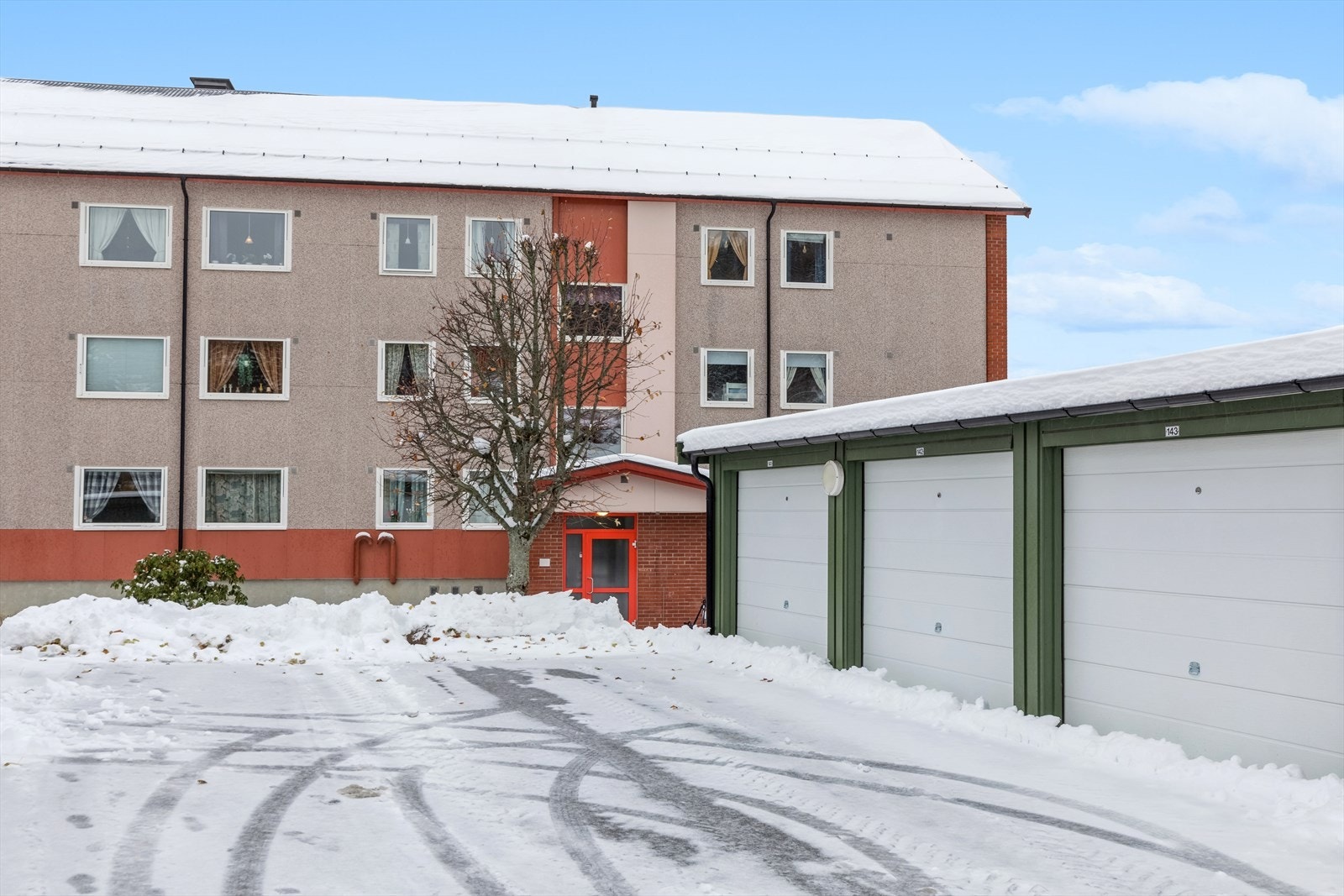 Garasje med el-billader Galleribilde