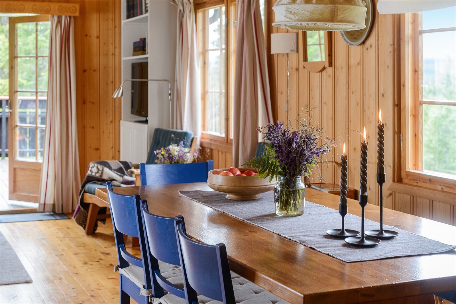 Nyt et bedre måltid med familie og venner på hytta Galleribilde
