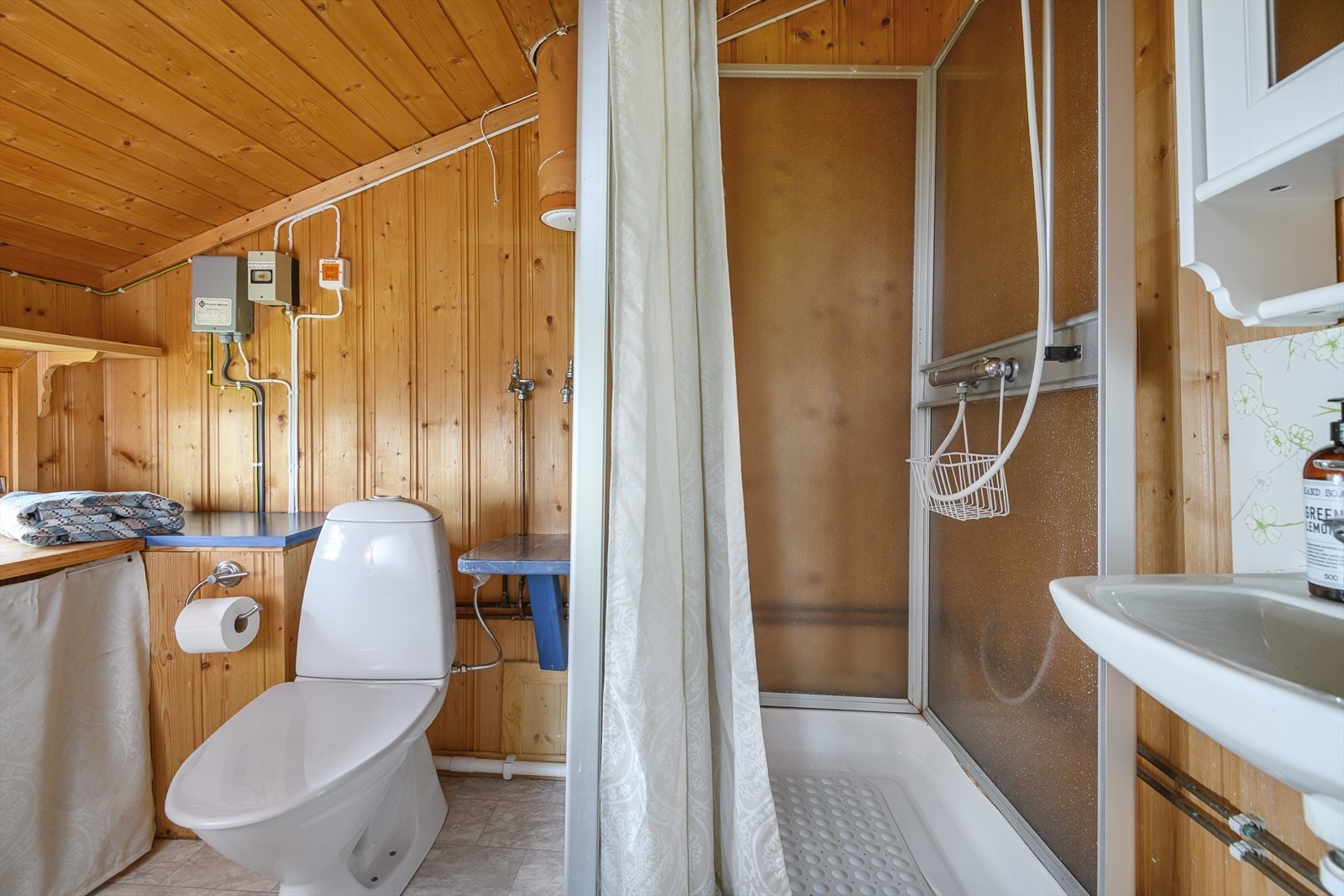 Badet er innredet etter hytta ble oppført Galleribilde