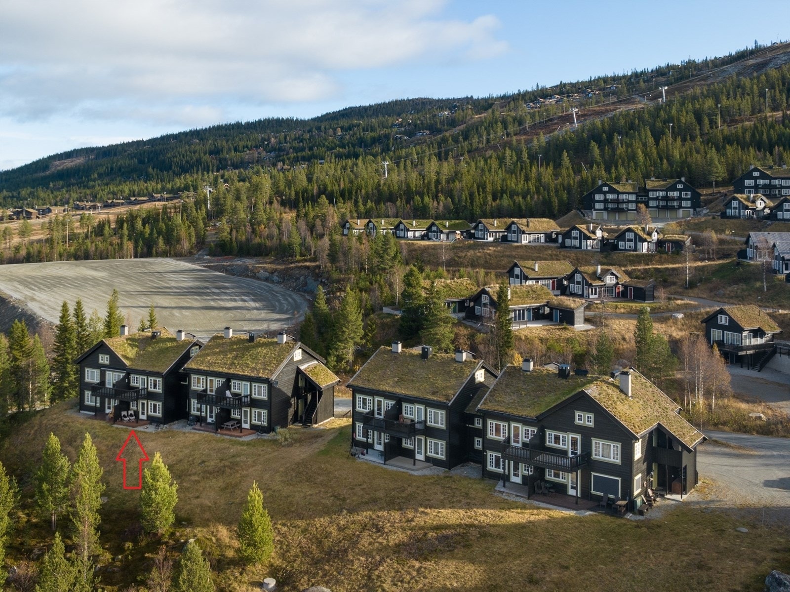 Leiligheten ligger like bortenfor skiheisanlegget til alpinbakken i en av Norges mest komplette skidestinasjoner. Galleribilde