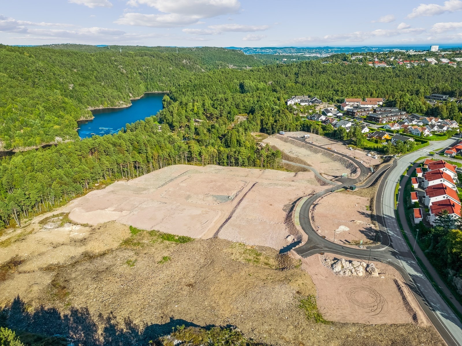 Dronefoto over området Galleribilde