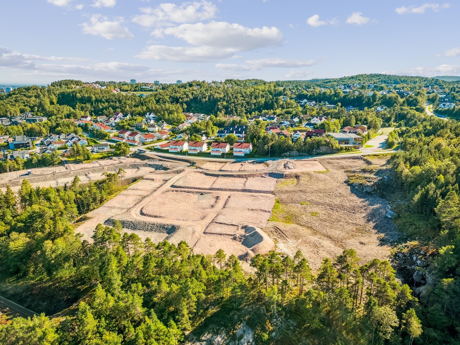 Dronefoto over området Galleribilde