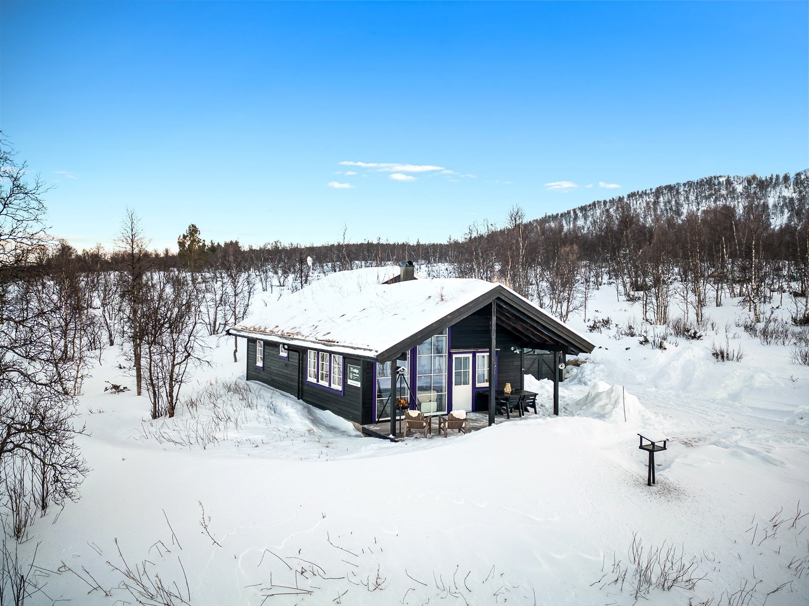 Det er omtrent 17 km skitur på oppkjørte løyper inn til Røros sentrum. Galleribilde