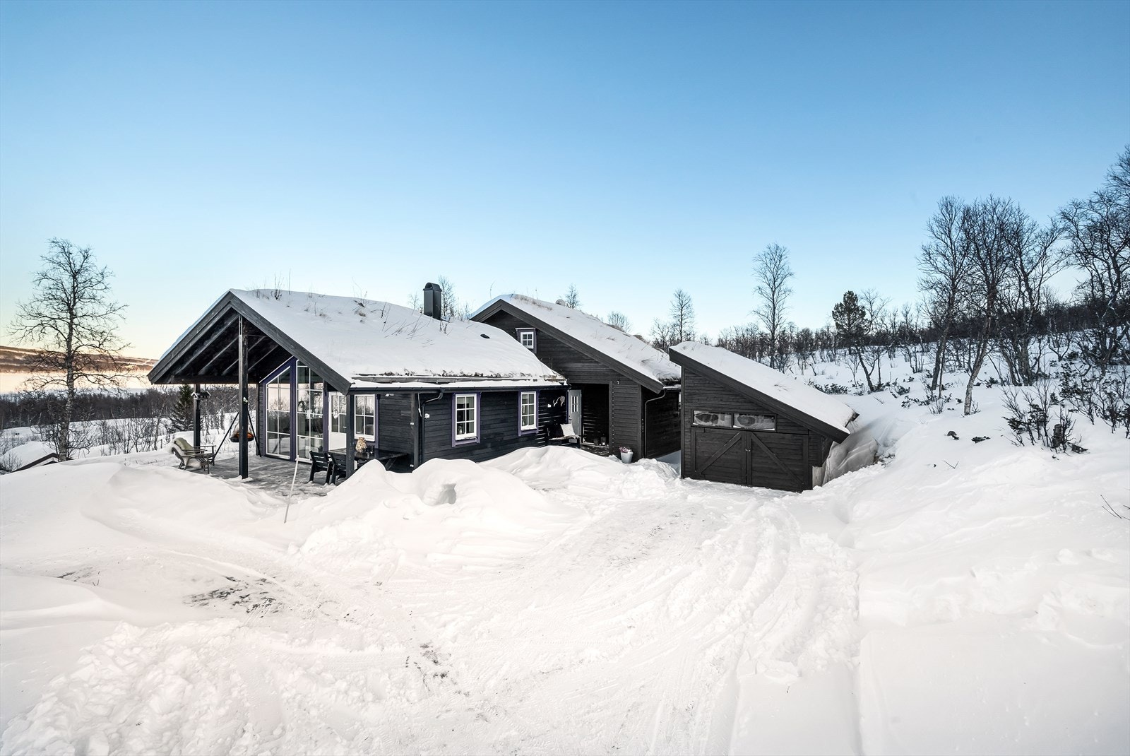 Velkommen til en trivelig visning, på denne flotte eiendommen som nå kan bli din nye fritidseiendom. Galleribilde