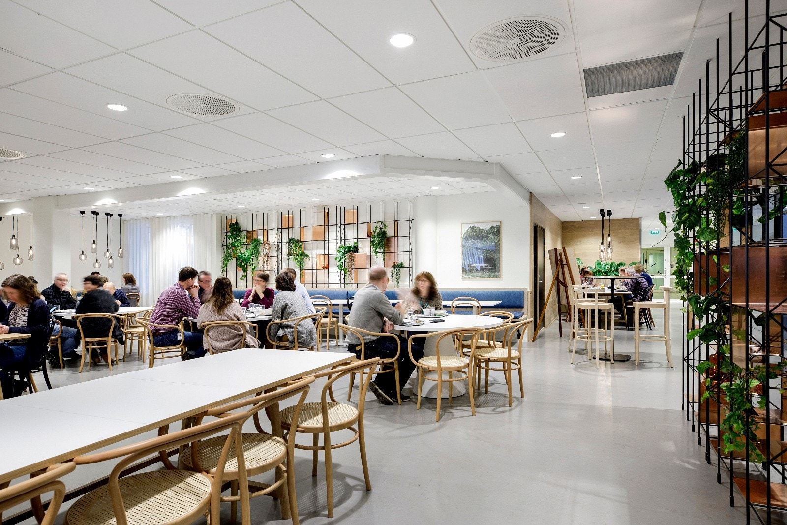 Flott personalrestaurant Galleribilde