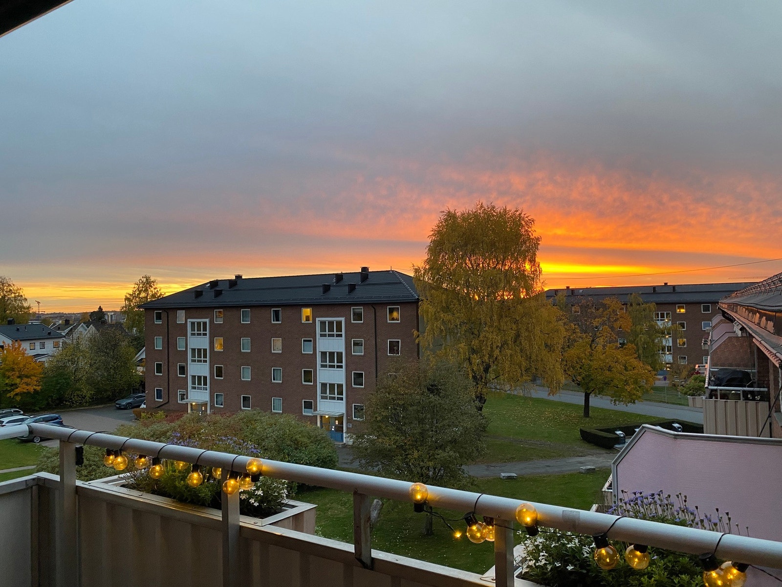 Her kan du nyte flotte solnedganger og dramatiske himmelbilder Galleribilde