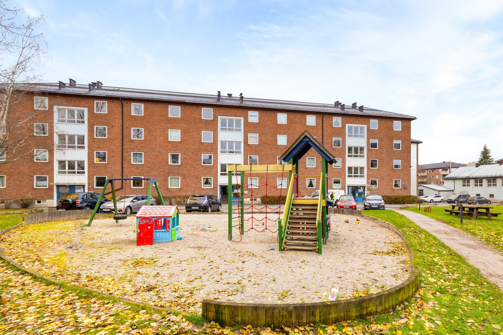 Det er flere lekeplasser i området rundt boligen Galleribilde
