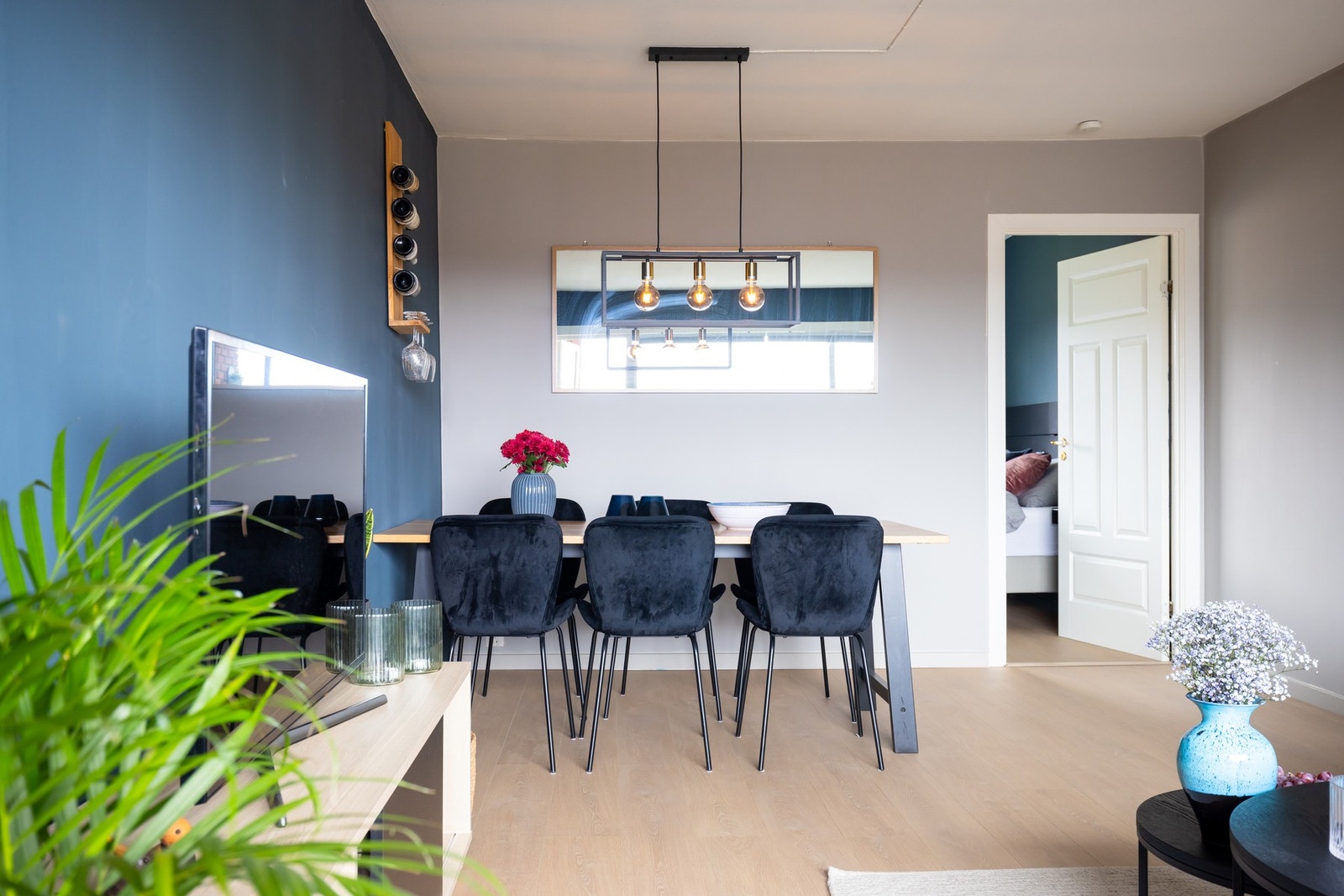 Ved større selskaper er det ikke noe problem å få flere rundt bordet Galleribilde