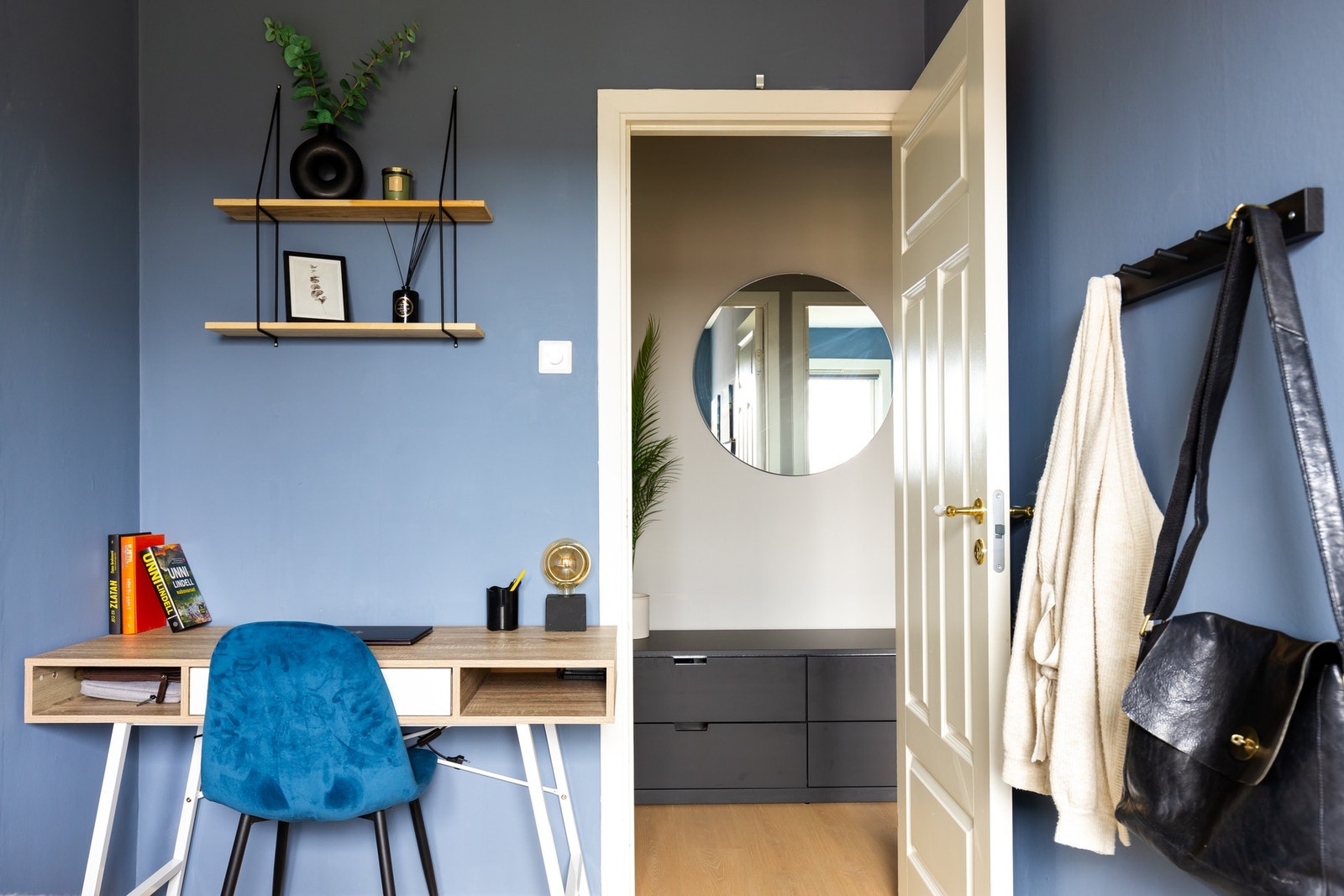 Det er lettvegg mellom soverom 2 og 3 og enkelte beboere slår sammen disse for å ha to store soverom Galleribilde