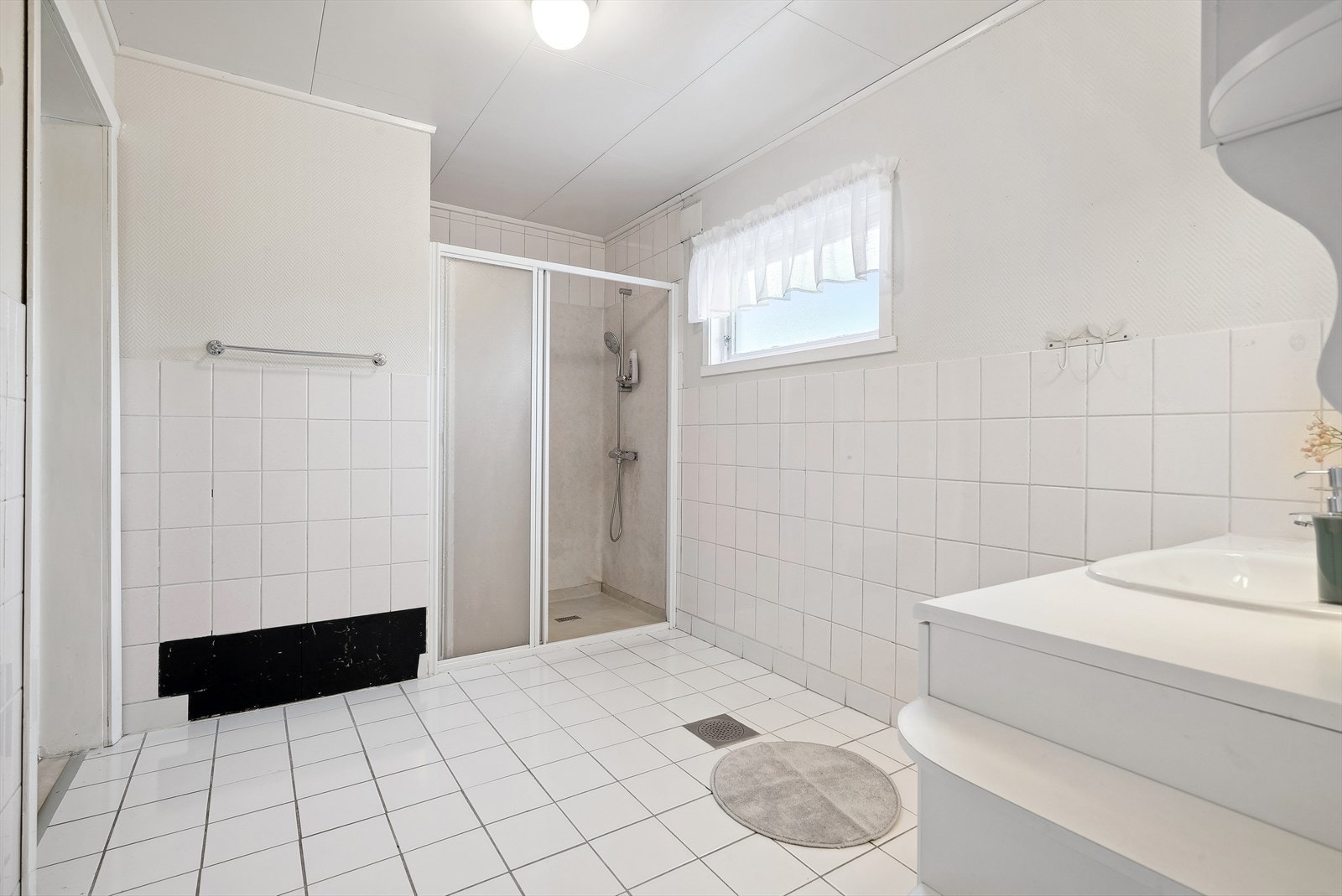 Hoveddelen har i dag et bad/vaskerom og et wc-rom beliggende i første etasje. Galleribilde