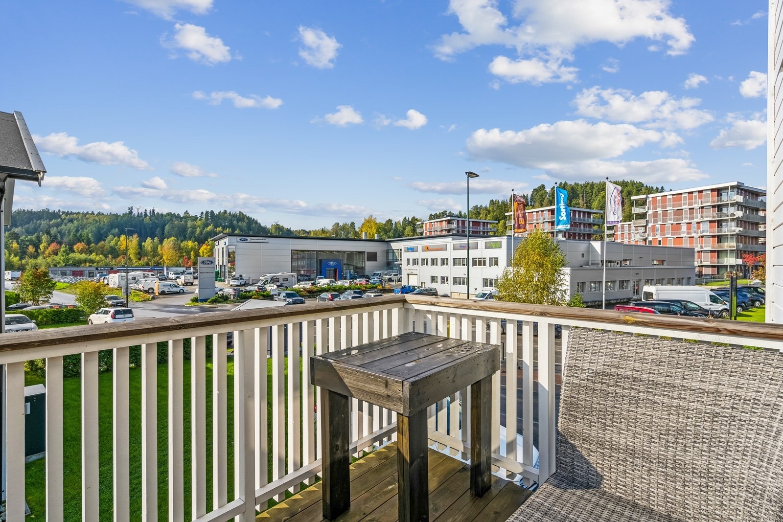 Utsikt fra balkongen mot nærområdet. Galleribilde