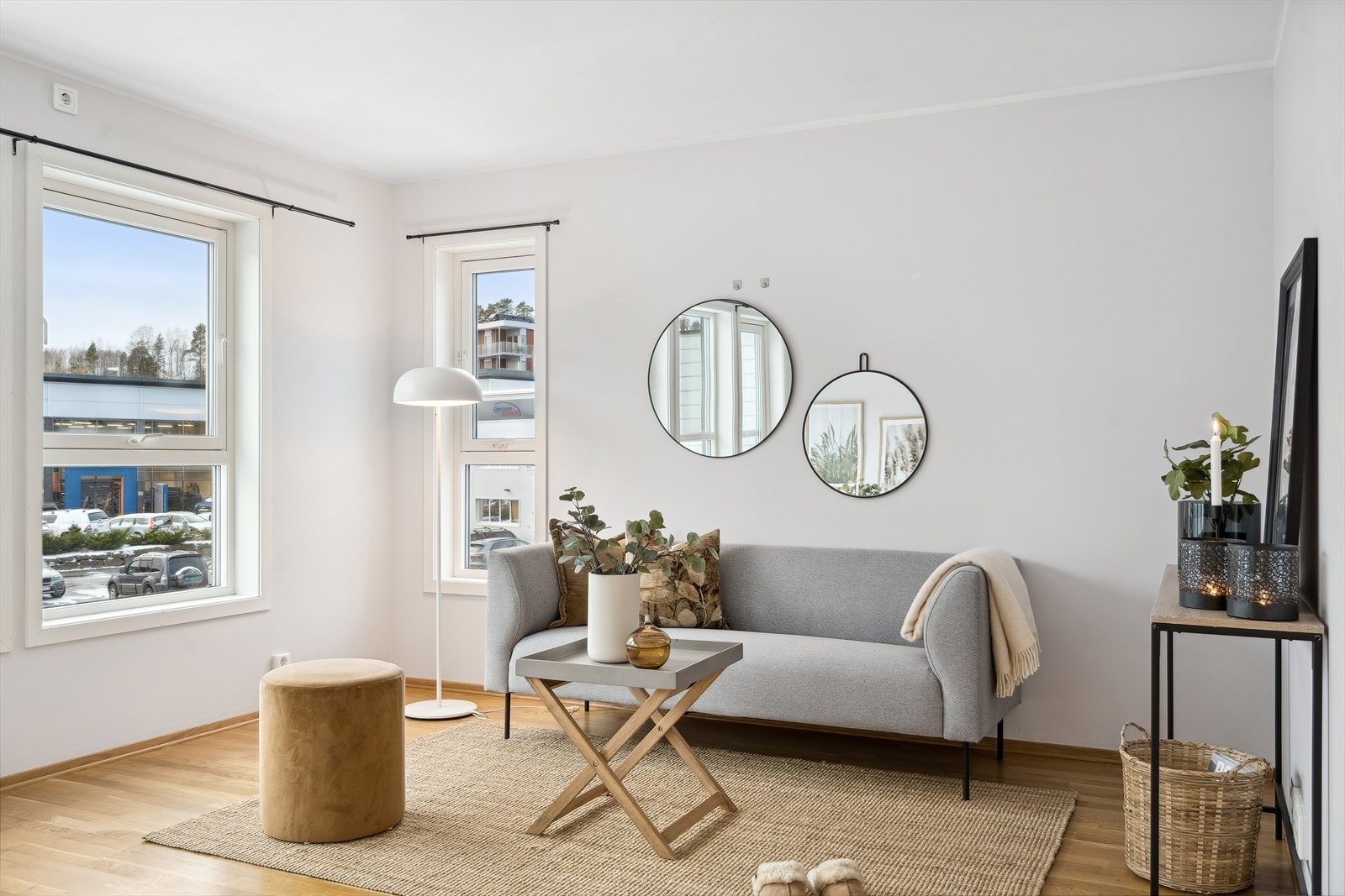 Stuen er svært koselig. Her kan man innrede etter egen smak og hva man har behov for. Galleribilde