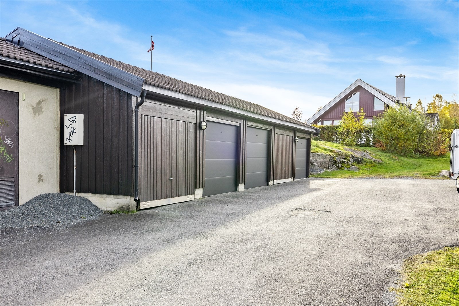 Parkering i egen garasje Galleribilde