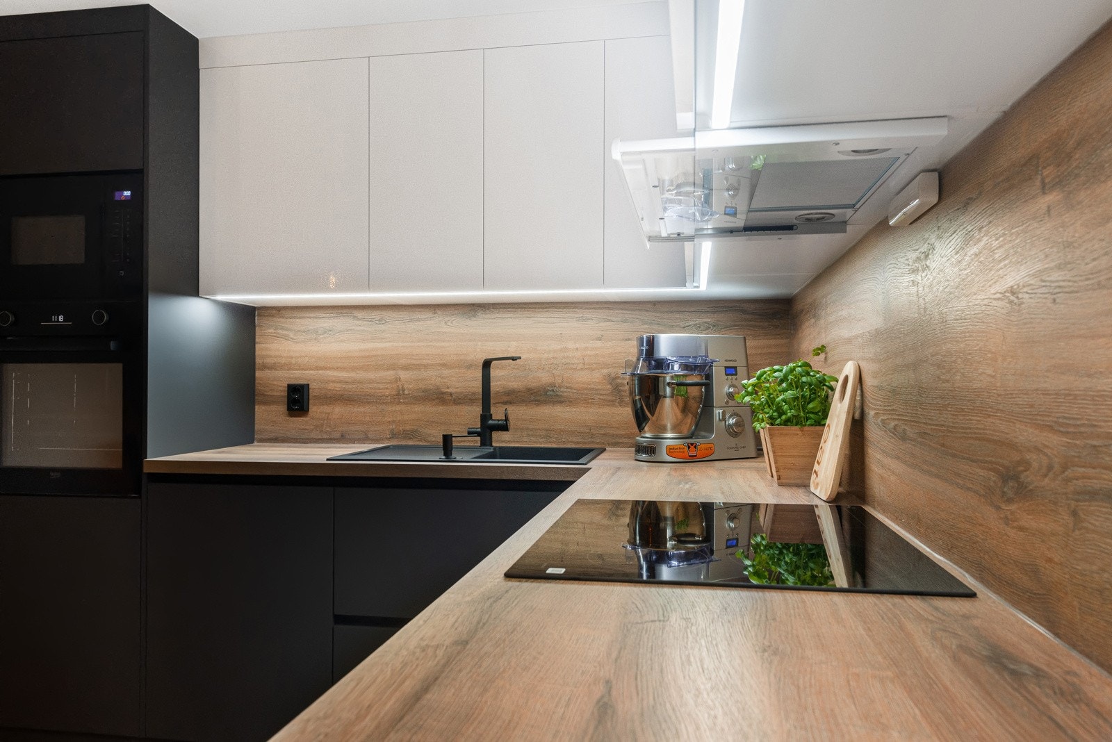 Benkeplassen gir deg rom til å tilberede måltider, og det er rikelig med lagringsplass for kjøkkenutstyr og matvarer. Galleribilde