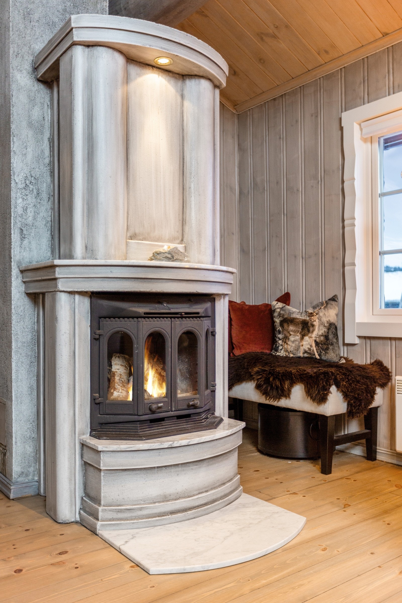 Peisen sørger for både kos og lun varme når gradestokken kryper nedover. Galleribilde