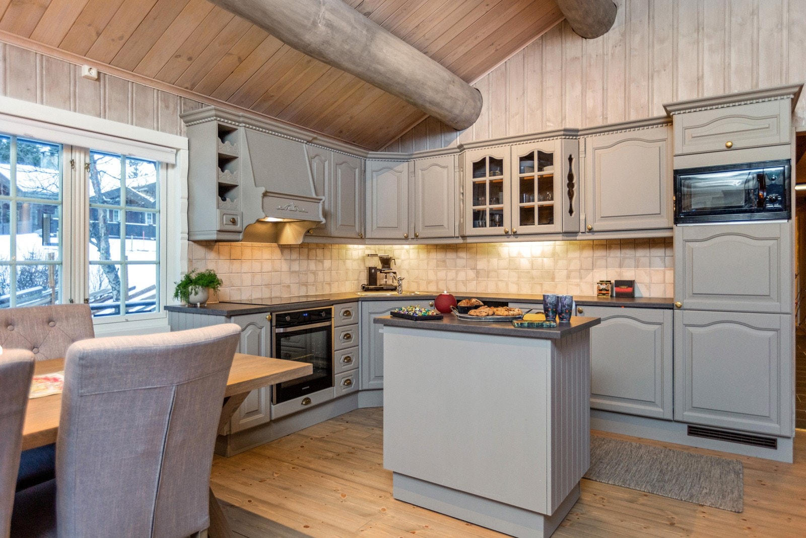 Kjøkkenet innbyr til sosial matlaging. Galleribilde