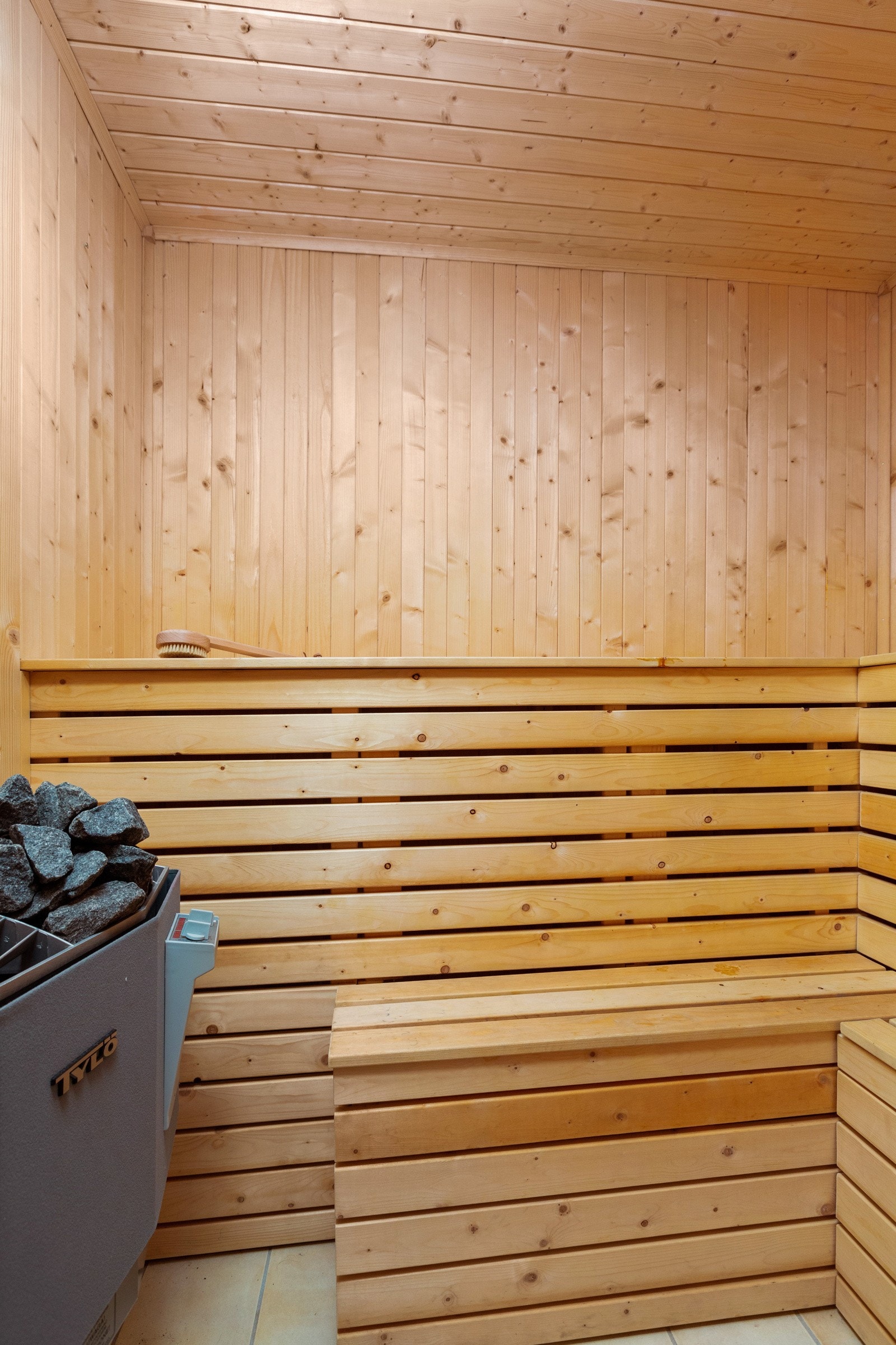 Fra badet er det inngang til en flott badstue. Perfekt sted å slappe av etter en lang skitur! Galleribilde