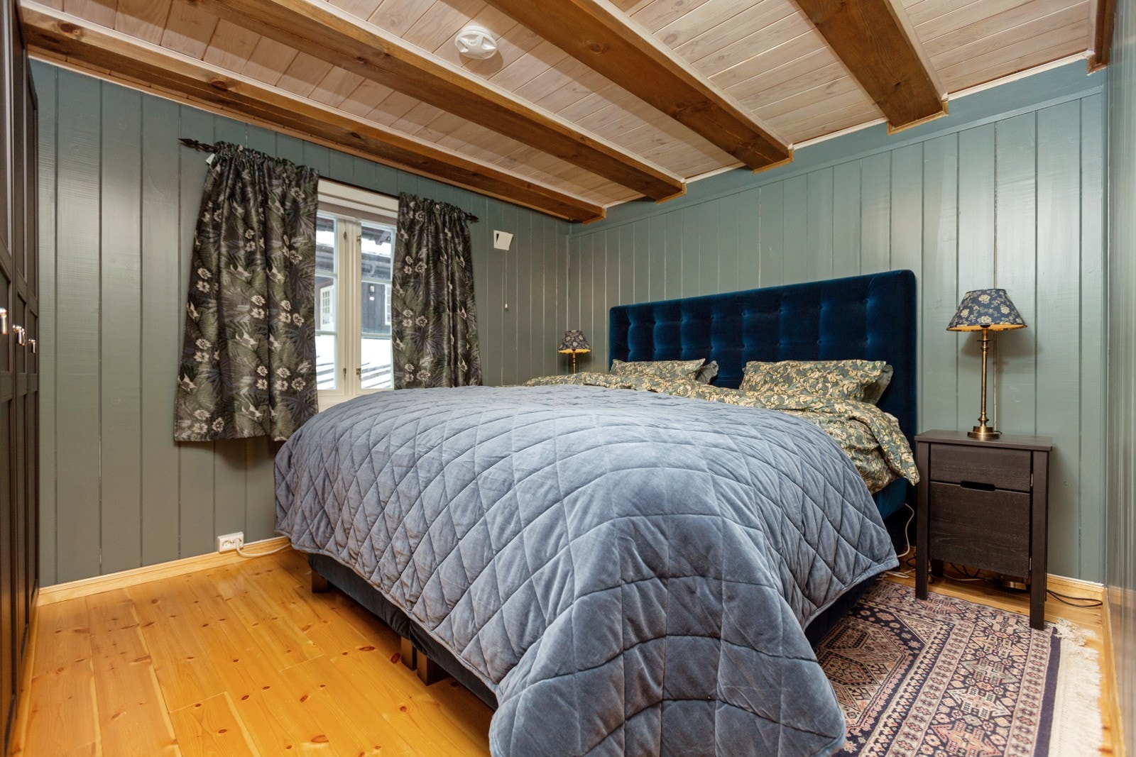 Soverommene har god plass til senger og garderobeskap. Galleribilde