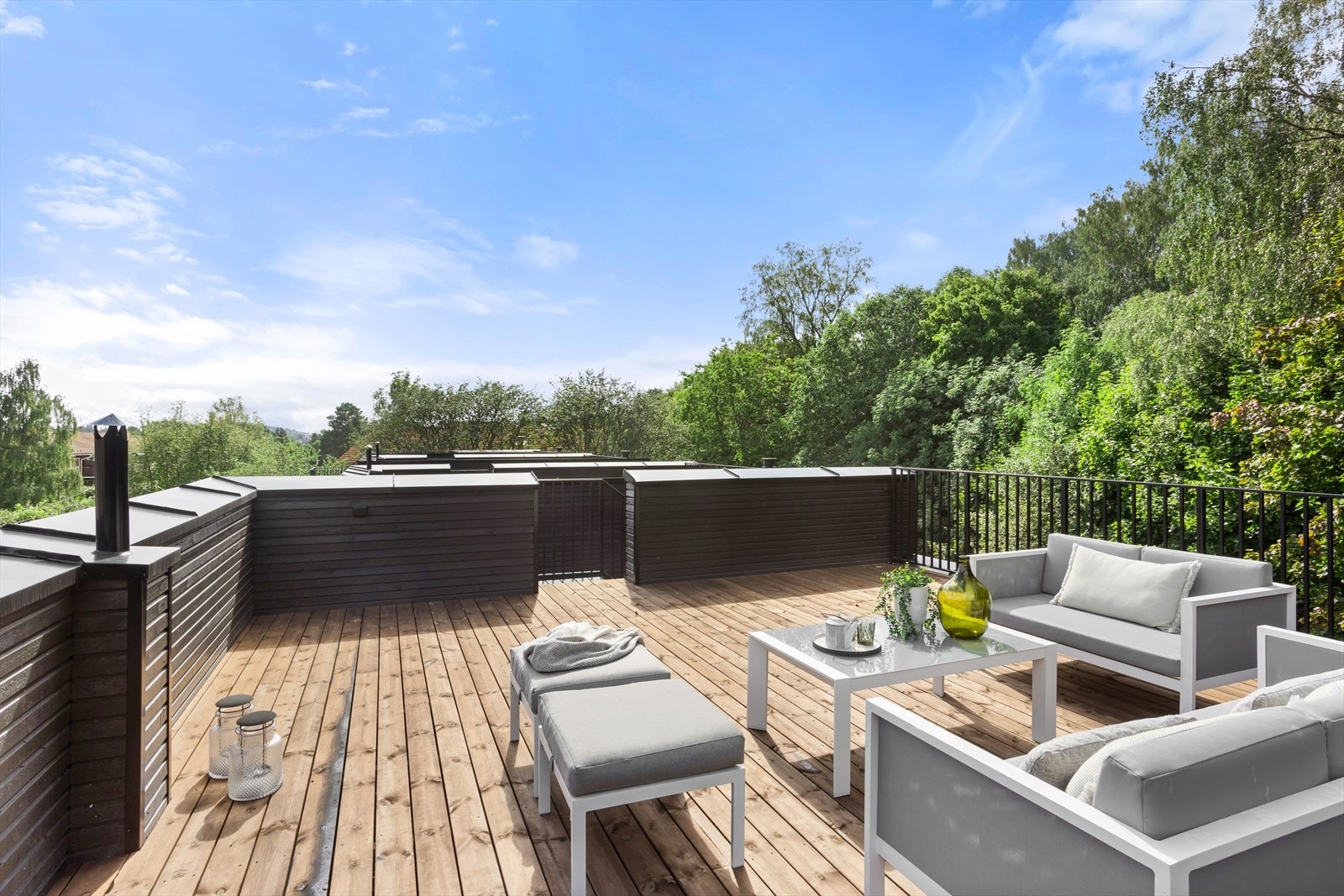 God plass til stor sittegruppe, grill og hyggelige selskaper. Galleribilde