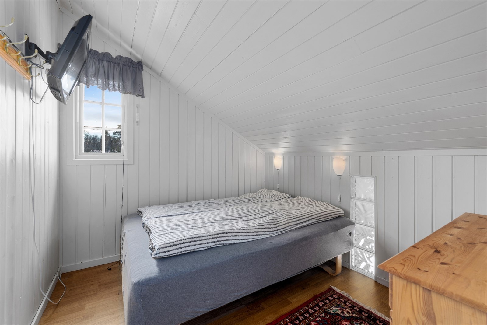 Begge soverommene har plass til to sengeplasser og andre småmøbler Galleribilde