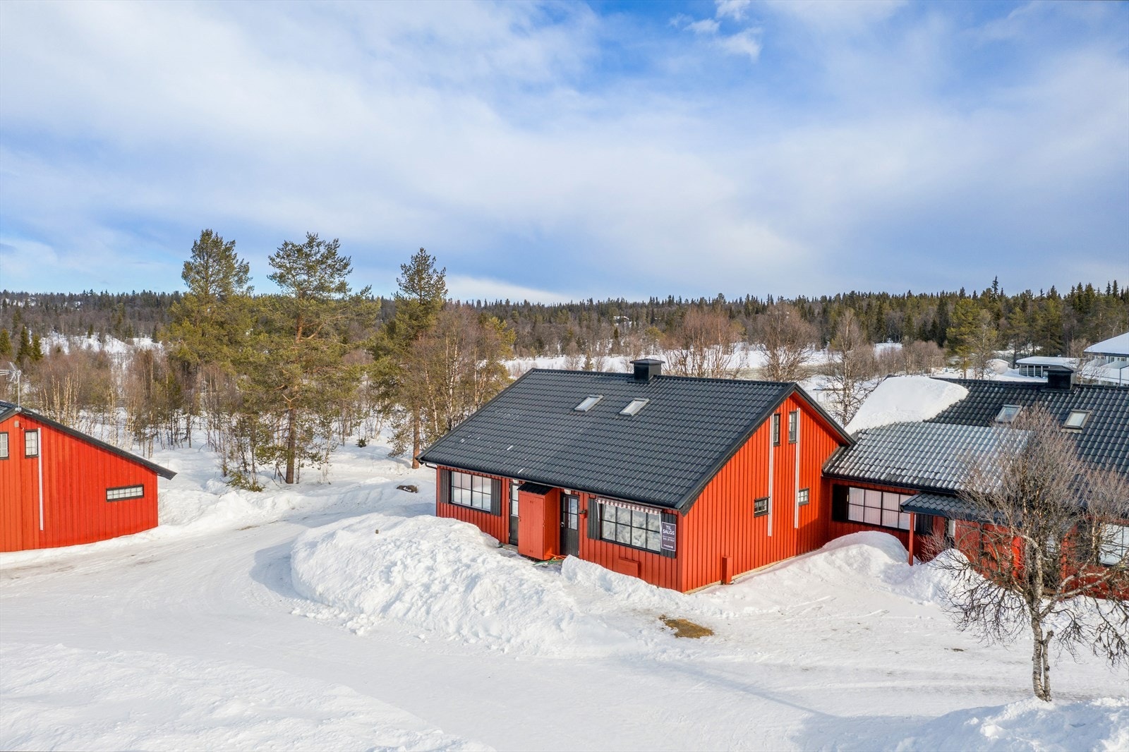 En lettstelt og hyggelig fritidsleilighet beliggende på Hallingen, lett tilgjengelig midt på Golsfjellet. Galleribilde