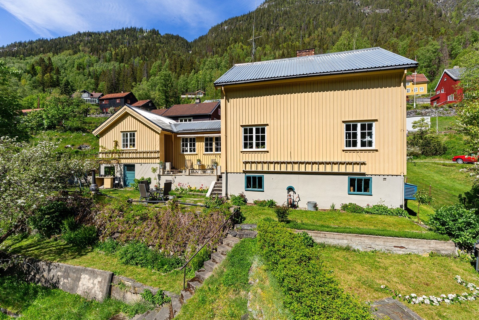 Eiendommen har an attraktiv beliggenhet i Villaveien Galleribilde
