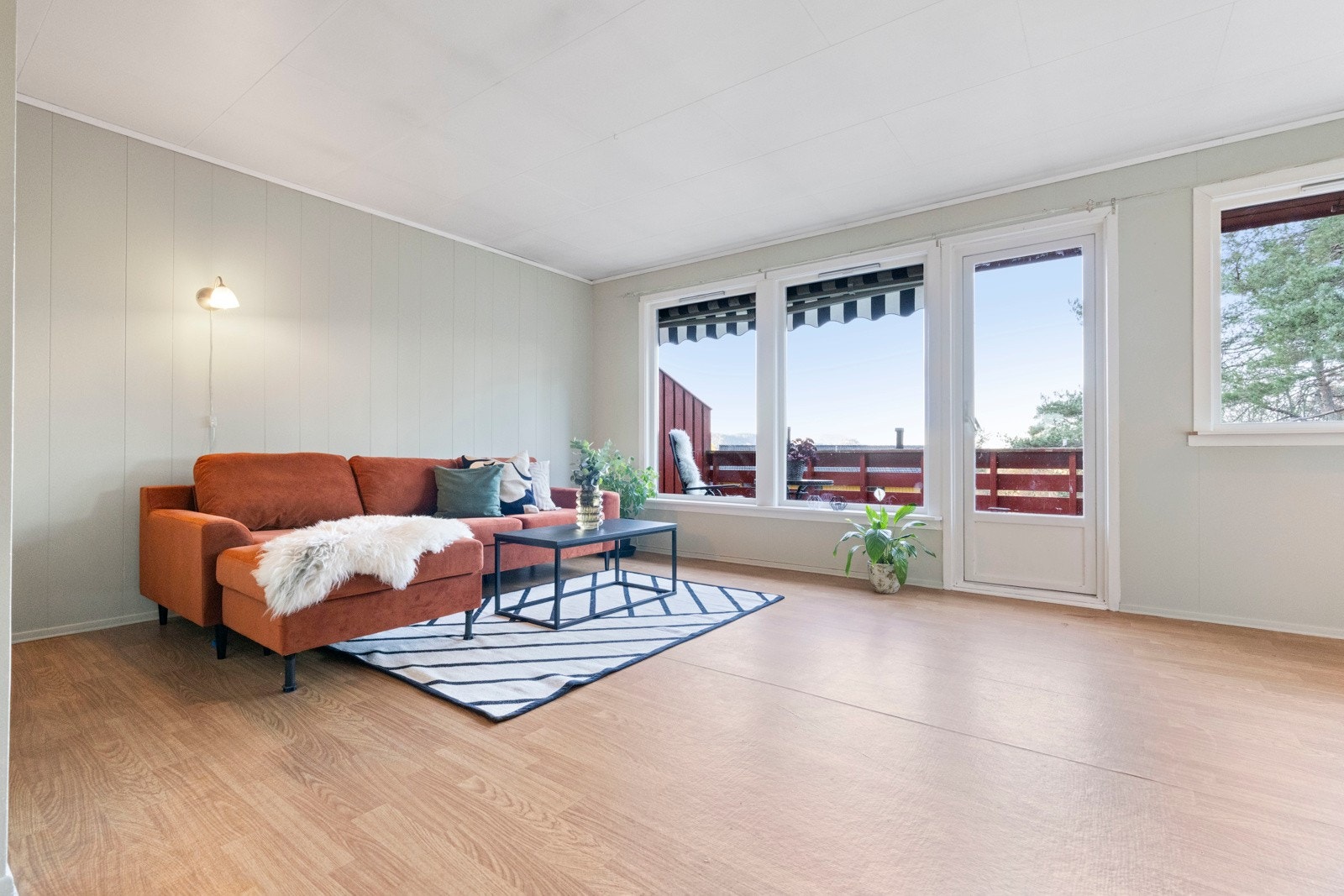 Ei stor og romsleg stove som er lett å innrede etter ønske Galleribilde