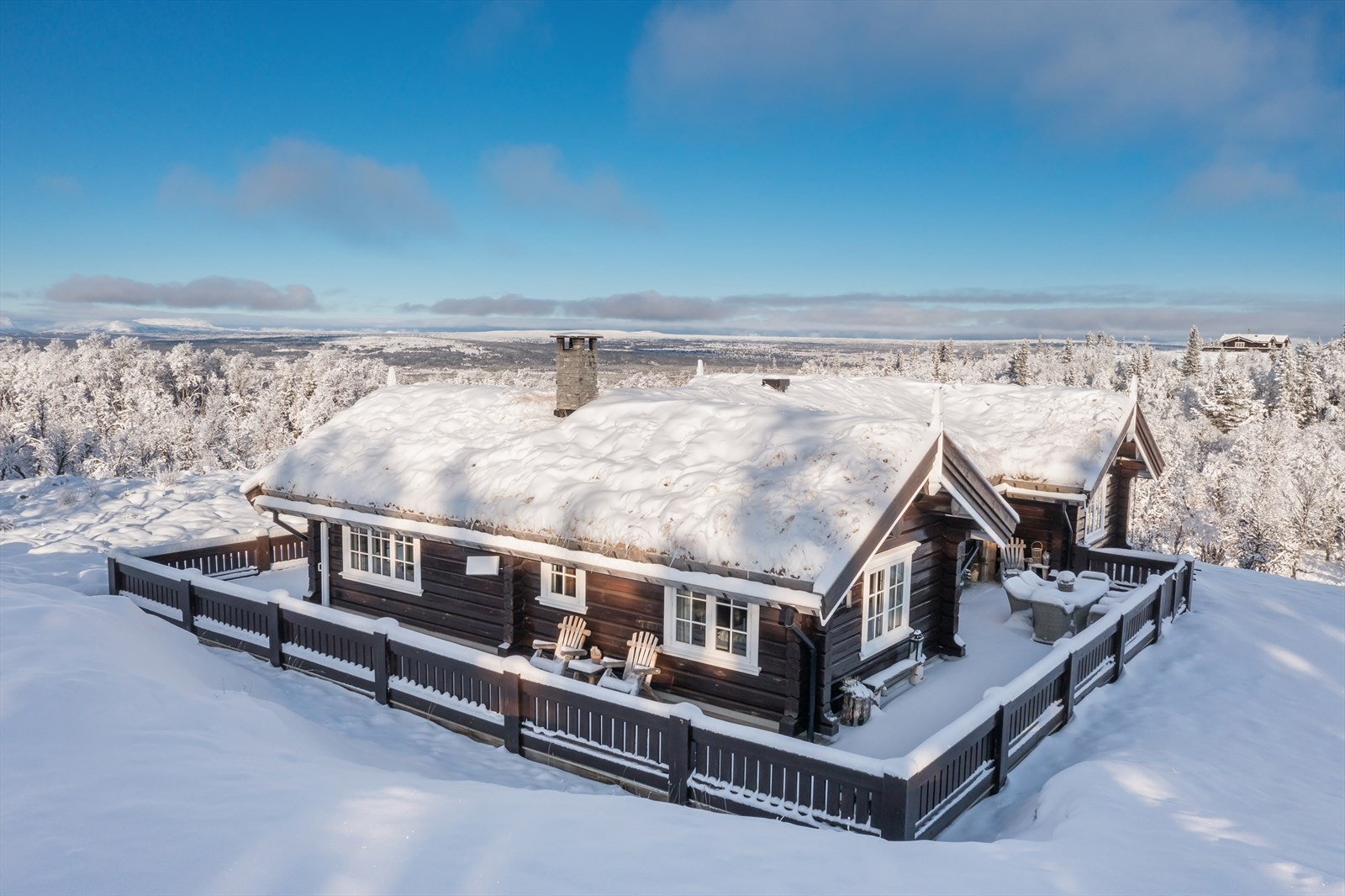 Fra hytteveggen er det direkte adkomst til fjelleventyret med ski inn/ut på langrenn. Galleribilde