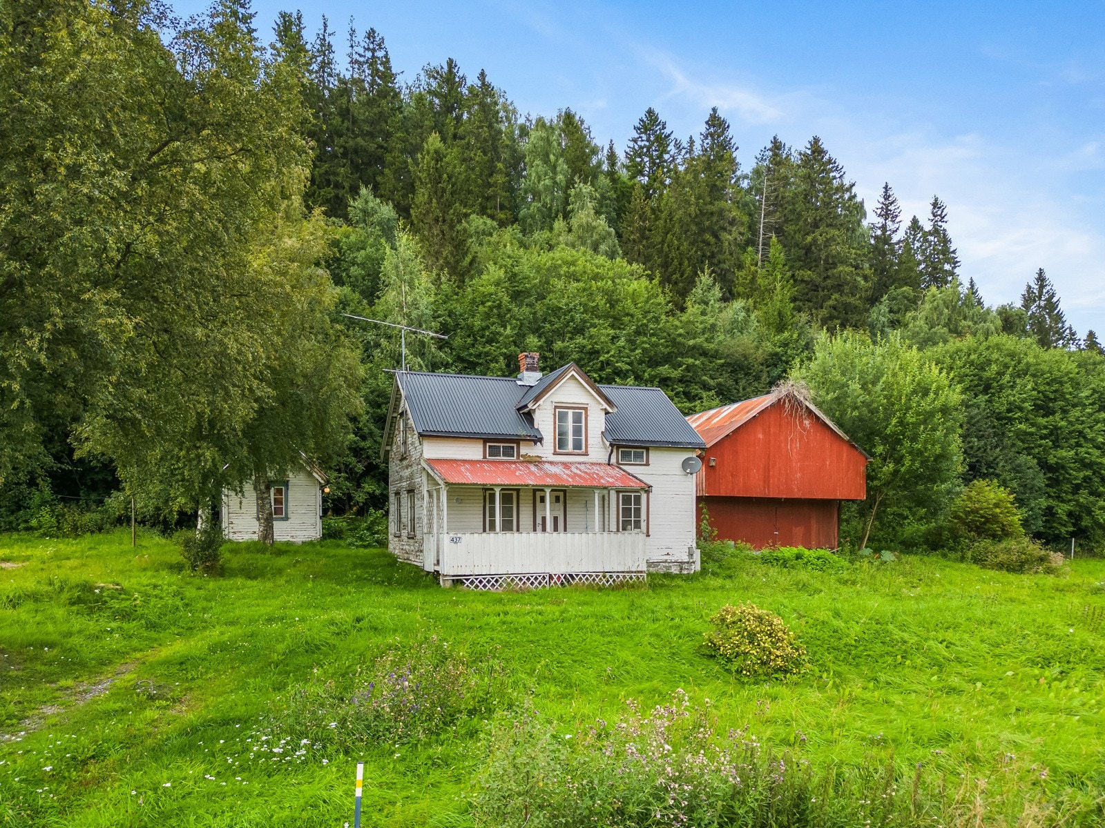 Romslig tomt på 1674m². Galleribilde