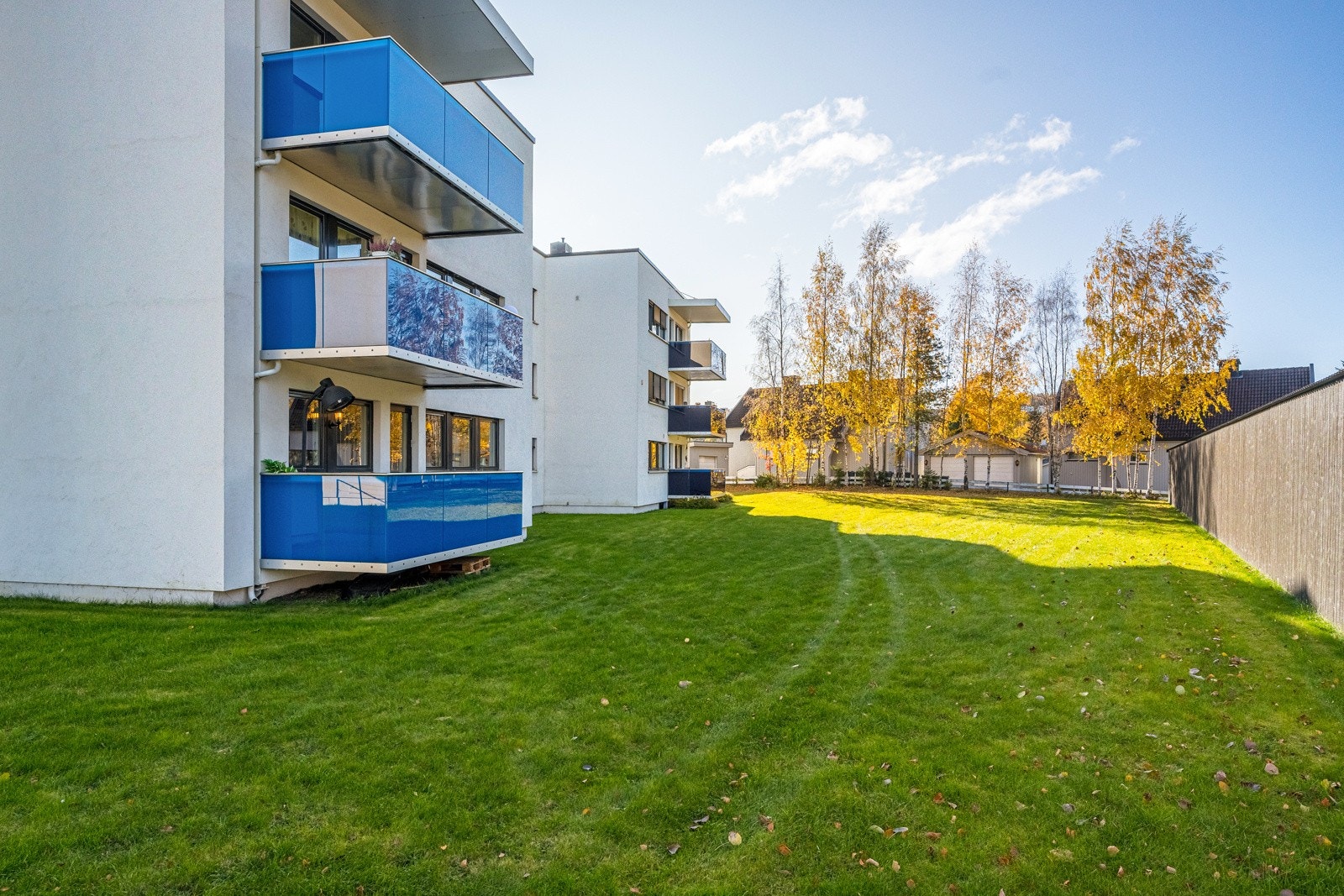 Borettslaget ligger i rolig og fint område. Gangavstand til de fleste servicetibud. Galleribilde