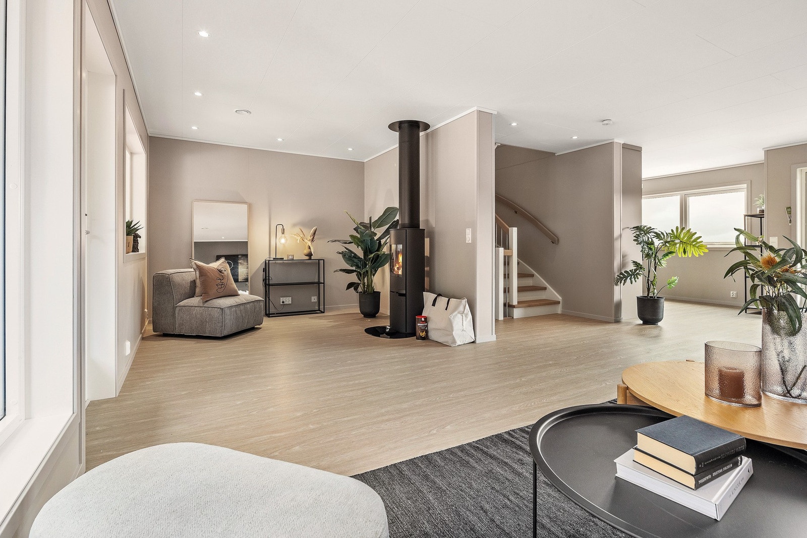 Vedfyring gir en lun og god varme. Galleribilde